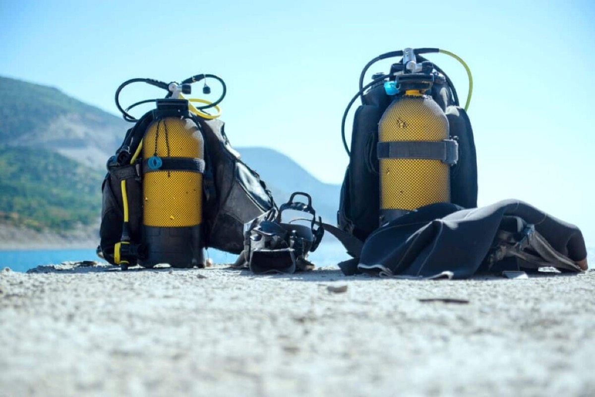 Diving equipment