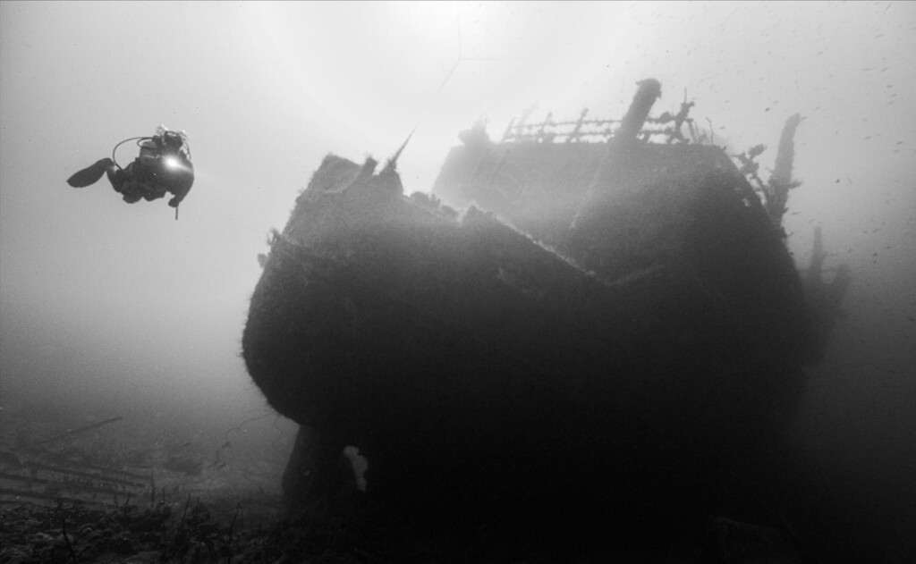 Guía de buceo avanzado en Rep. Dominicana: análisis técnico de pecios y paredes