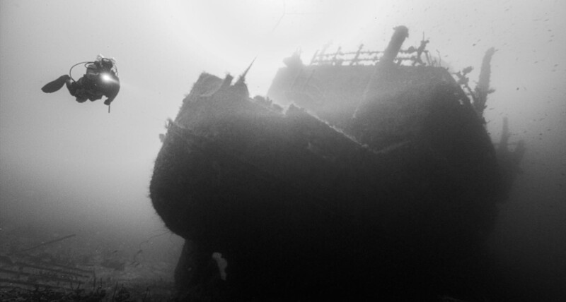 Guía de buceo avanzado en Rep. Dominicana: análisis técnico de pecios y paredes